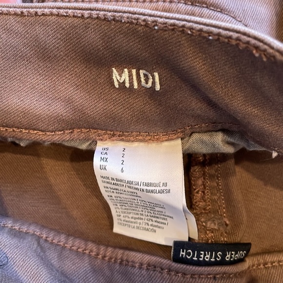 American Eagle Jean Shorts. Midi. Super Stretch - Picture 4 of 4